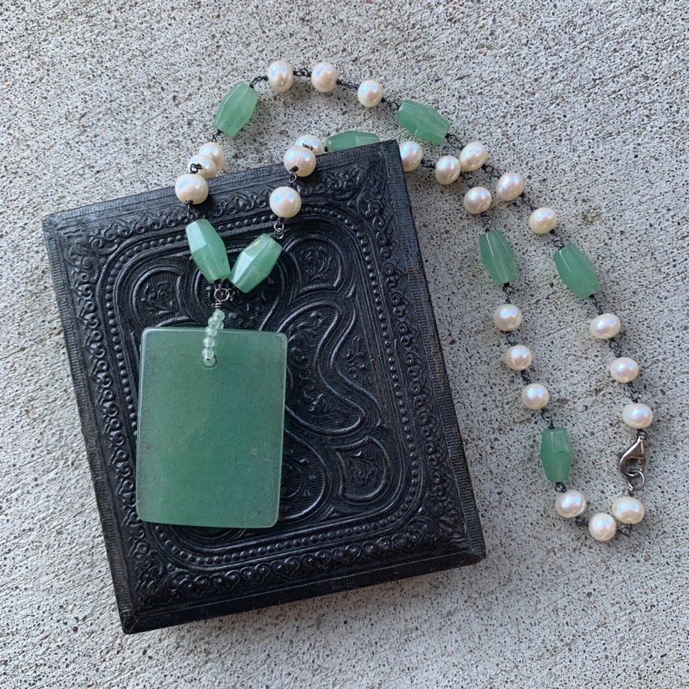 Sterling, jade & genuine pearl necklace 925